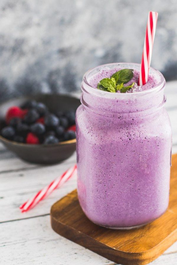 MIXED BERRY SHAKE THAT HELPS WITH DIGESTION!