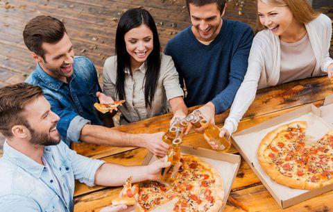 YOUR SOCIAL LIFE DOESN’T HAVE TO STOP WHILE ON A DIET